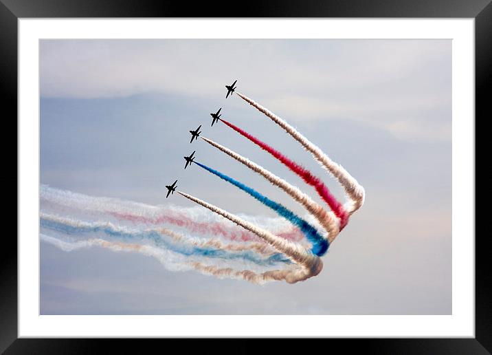 5 Red Arrows Framed Mounted Print by Paul Nicholas