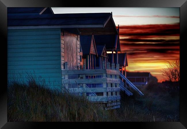 Old Hunstanton beach huts sunset Framed Print by Gary Pearson