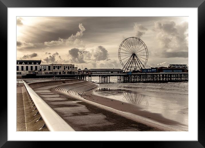 Central Pier Framed Mounted Print by Sean Wareing