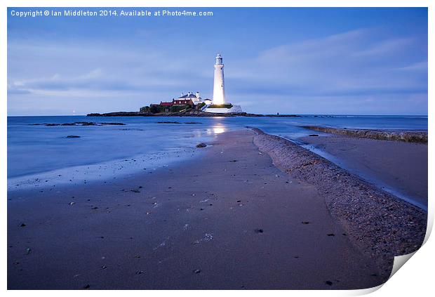Saint Marys Lighthouse at Whitley Bay Print by Ian Middleton