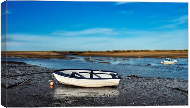 Waiting for the next tide Canvas Print by Gary Pearson