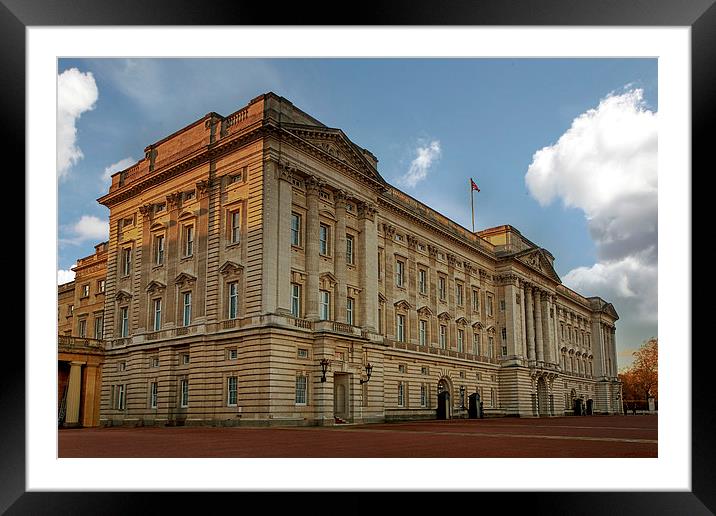 Buckingham palace Framed Mounted Print by Mark Bunning