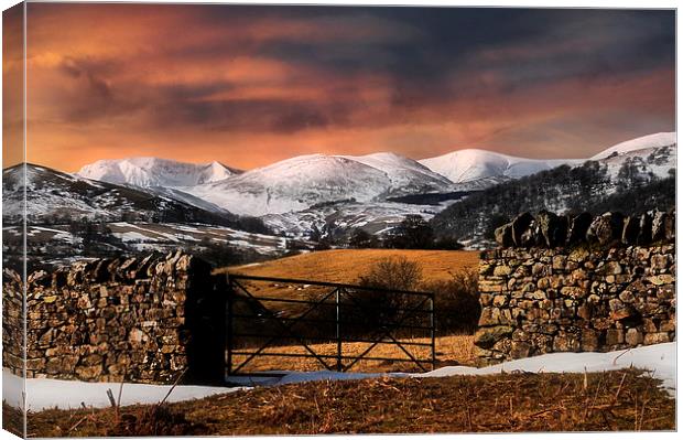 Fells of the lakes Canvas Print by Robert Fielding