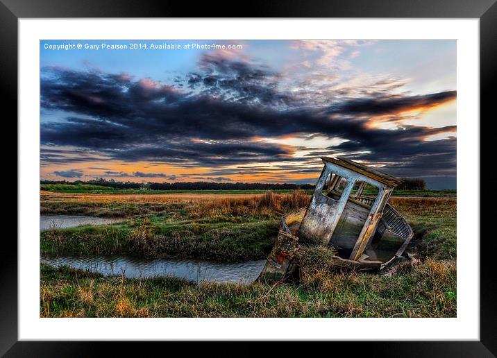 The Thornham fishing boat wreck Framed Mounted Print by Gary Pearson