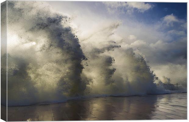 Crashing wave over Penzance promenard Canvas Print by lee verrecchia