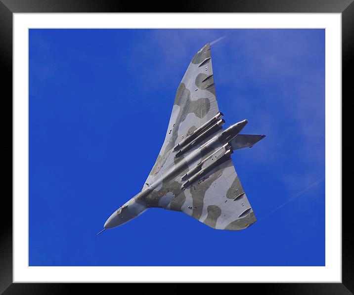 Vulcan bomber Framed Mounted Print by Colin Porteous