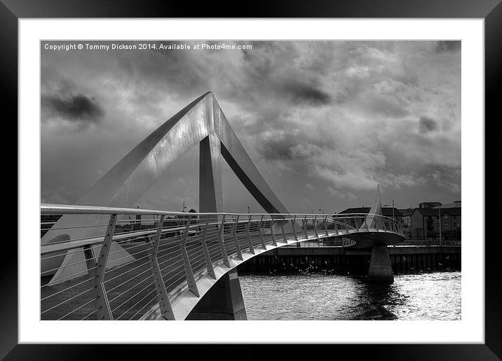 Squiggly Bridge, Glasgow. Framed Mounted Print by Tommy Dickson