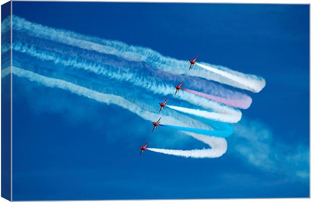 Red Arrows Formation Turn Canvas Print by James Innes