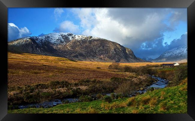 Cottage in the Ogwen valley Framed Print by Rory Trappe