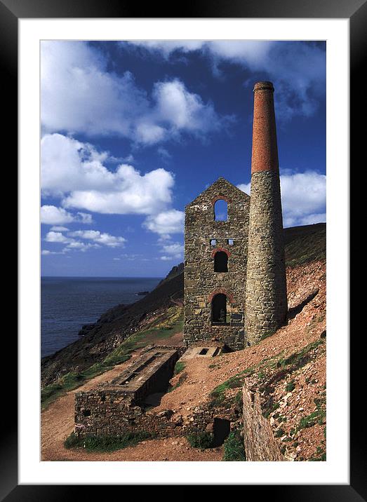 Towanroath Engine House - Vertical Framed Mounted Print by Ian Duffield