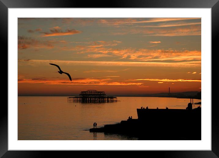 Brighton Lovers Framed Mounted Print by Rob Wood