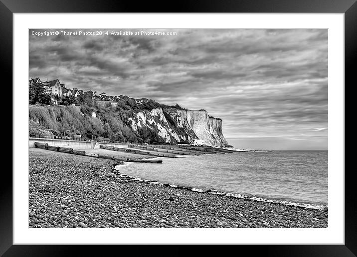 St Margarets Bay in mono Framed Mounted Print by Thanet Photos