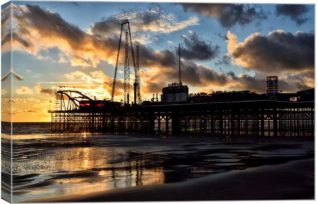 Sunset Sky At South Pier - Blackpool Canvas Print by Gary Kenyon