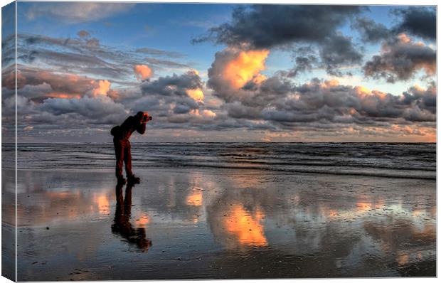 Sunset Photographer On The Beach Canvas Print by Gary Kenyon