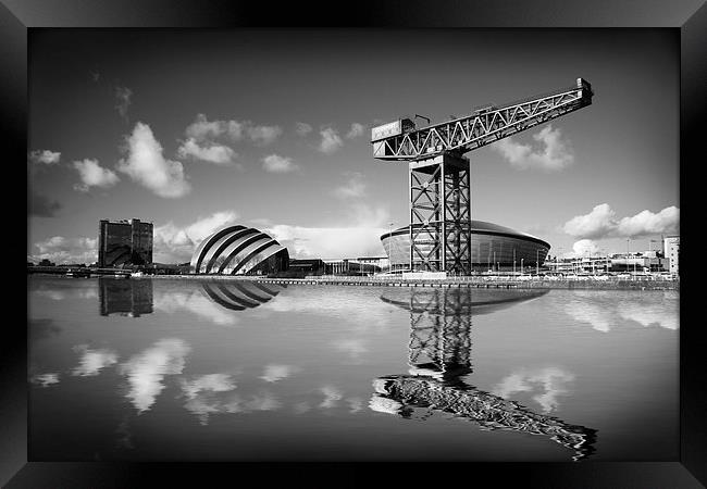 Glasgows Majestic River Reflections Framed Print by Les McLuckie