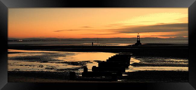 sunset at another place Framed Print by sue davies