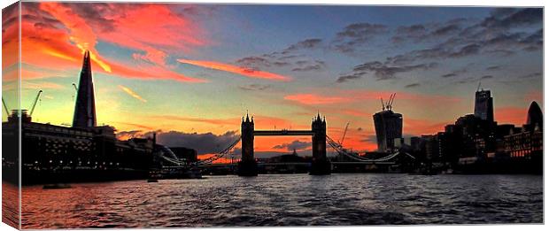 River Thames Sunset Canvas Print by Richard Cruttwell