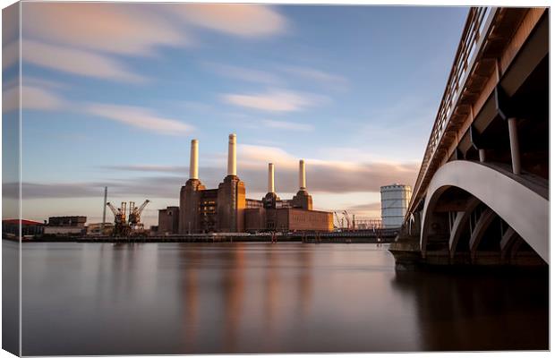 Power Station at Battersea Canvas Print by Stuart Gennery