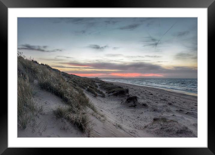 Last glimmer of sunset Framed Mounted Print by Gary Pearson