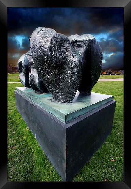 Henry Moores Reclining Figure Framed Print by K7 Photography