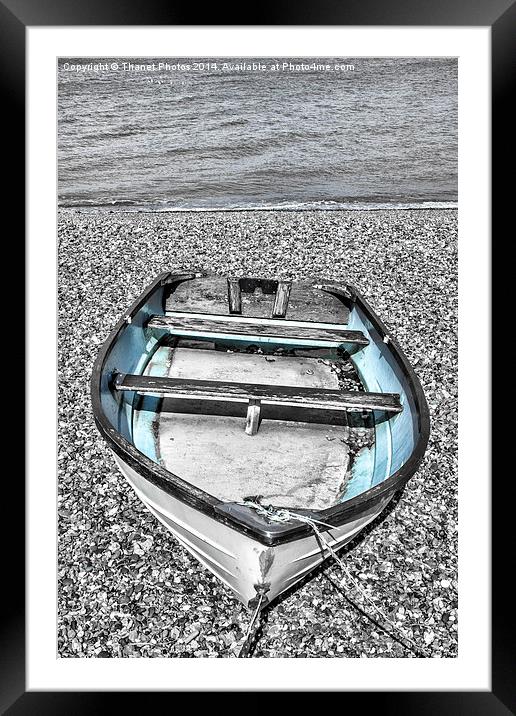 Boat on shingle Framed Mounted Print by Thanet Photos