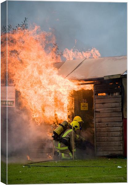 1 shed, well alight Canvas Print by Eddie Howland