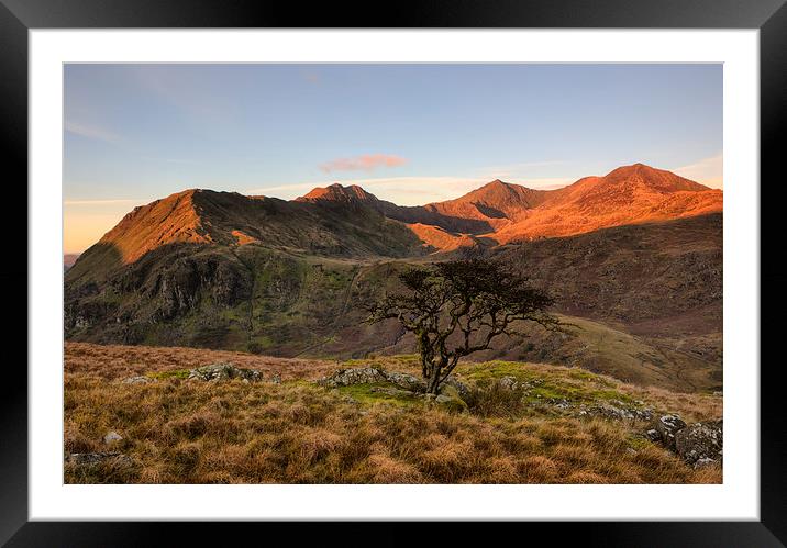 Tha Snowdon range Framed Mounted Print by Rory Trappe