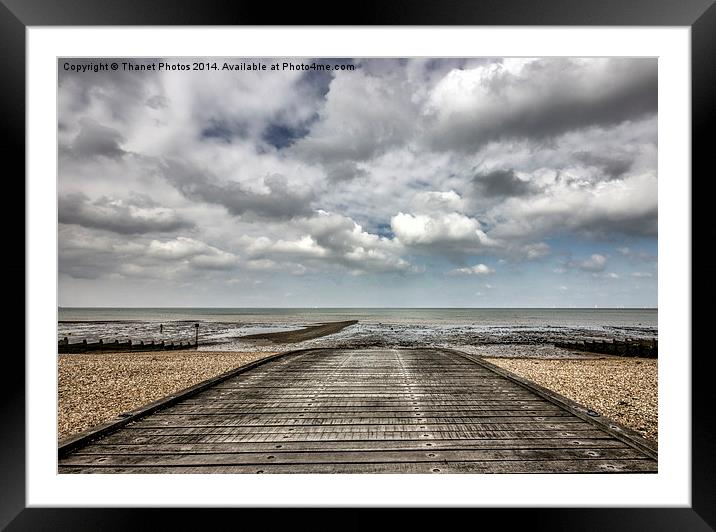 Down to the beach Framed Mounted Print by Thanet Photos