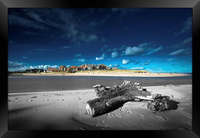 Duo-scheme Alnmouth Framed Print by Paul Appleby