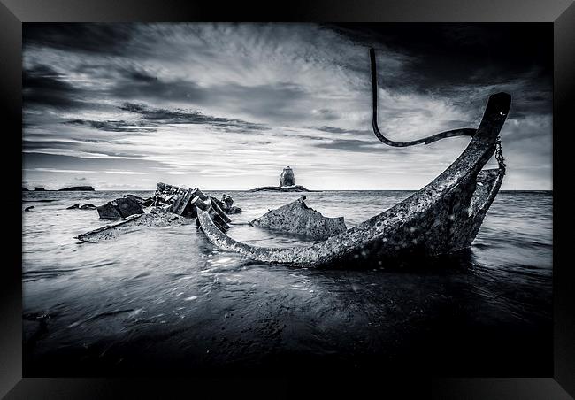 The Wreck at Saltwick Framed Print by Dave Hudspeth Landscape Photography