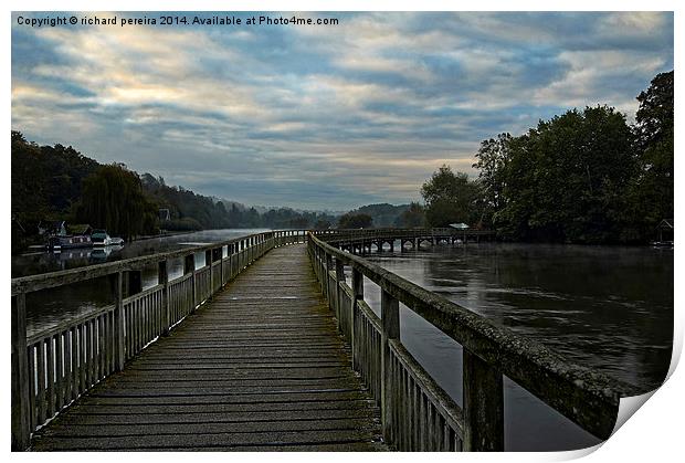 Henley-on-Thames river walkway Print by richard pereira