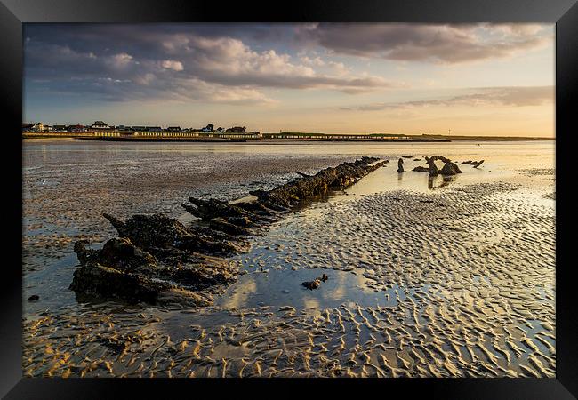 Minnis bay - wreck of "The Hero" Framed Print by Ian Hufton