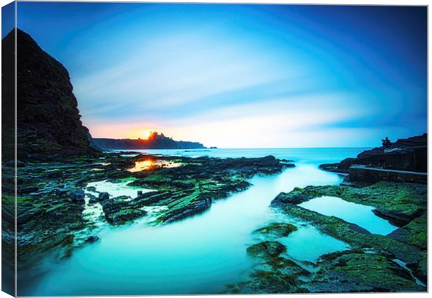 Seaclff Sunset Canvas Print by Kevin Ainslie