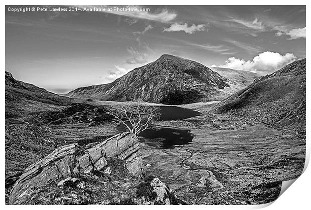 Llyn Idwal and Pen Yr Old Wen mono Print by Pete Lawless
