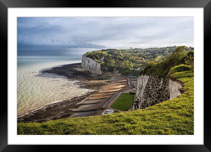 St Margarets Bay Framed Mounted Print by Ian Hufton