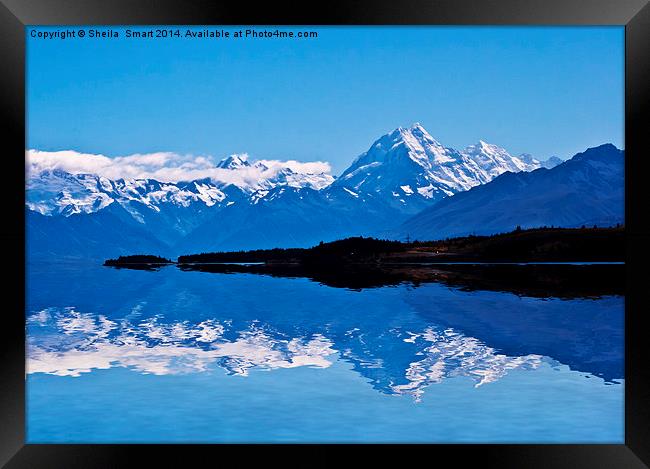 Mount Cook reflected in Lake Pukaki Framed Print by Sheila Smart