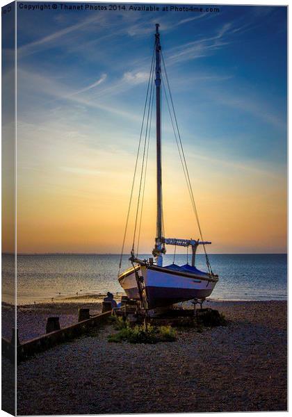 lone boat Canvas Print by Thanet Photos