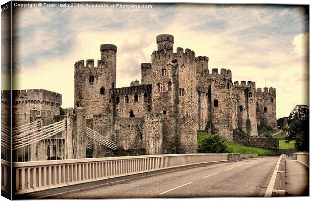 Conway castle with grunged effect Canvas Print by Frank Irwin