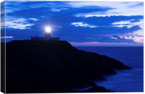 Strumble Head Lighthouse at dusk Canvas Print by Ian Middleton