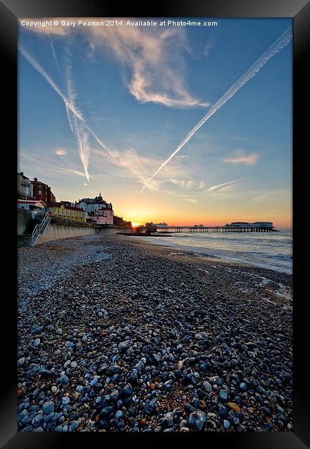 Cromer beach and pier Framed Print by Gary Pearson