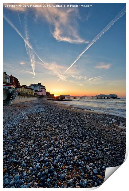 Cromer beach and pier Print by Gary Pearson