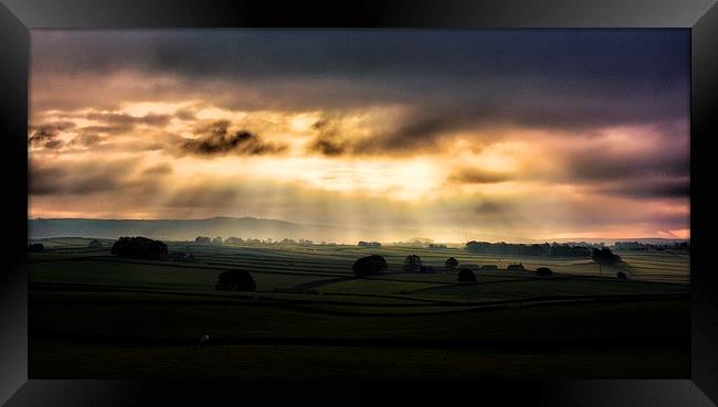 Good Morning Derbyshire Framed Print by Neil Ravenscroft