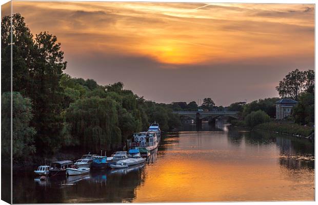 Richmond-Upon-Thames sunset Canvas Print by Stuart Gennery