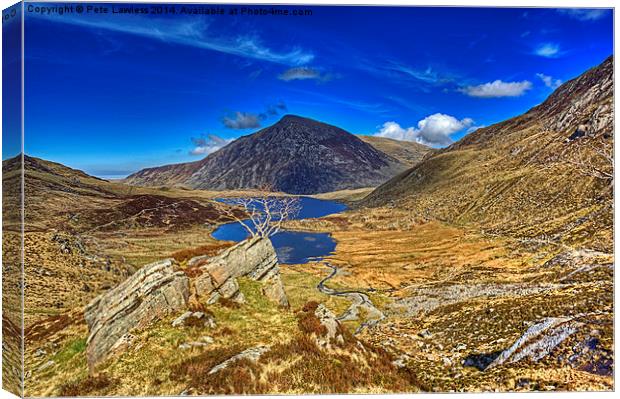 Llyn Idwal and Pen Yr Old Wen Canvas Print by Pete Lawless