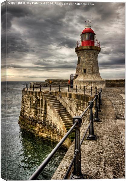 South Shields Lighthouse Canvas Print by Ray Pritchard