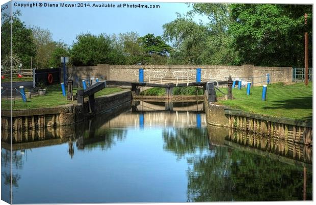 Hoe Mill Lock Canvas Print by Diana Mower