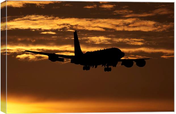 RC-135 Back home at Sunset Canvas Print by Duncan Monk