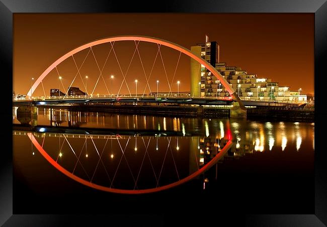 The Clyde Arc at night Framed Print by Stephen Taylor