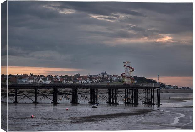Herne Bay. Canvas Print by Tracy Hughes