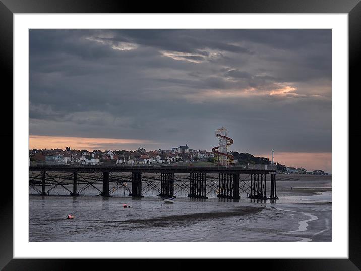 Herne Bay. Framed Mounted Print by Tracy Hughes